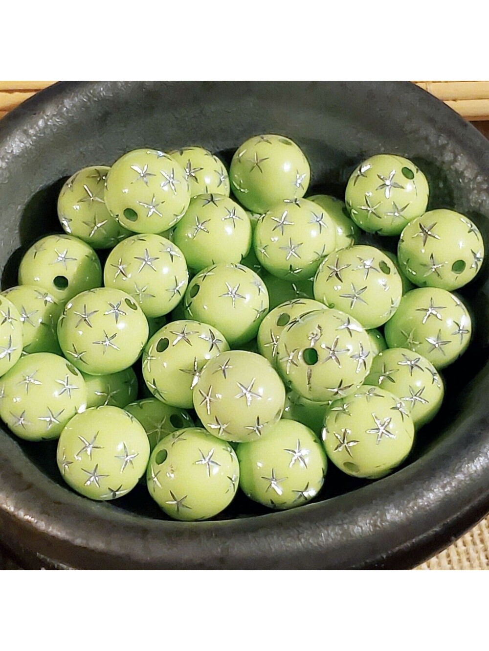 10 Vintage Retro Lime Green Silver Stars 12mm Round Acrylic Shabby Beads - Picture 7 of 7